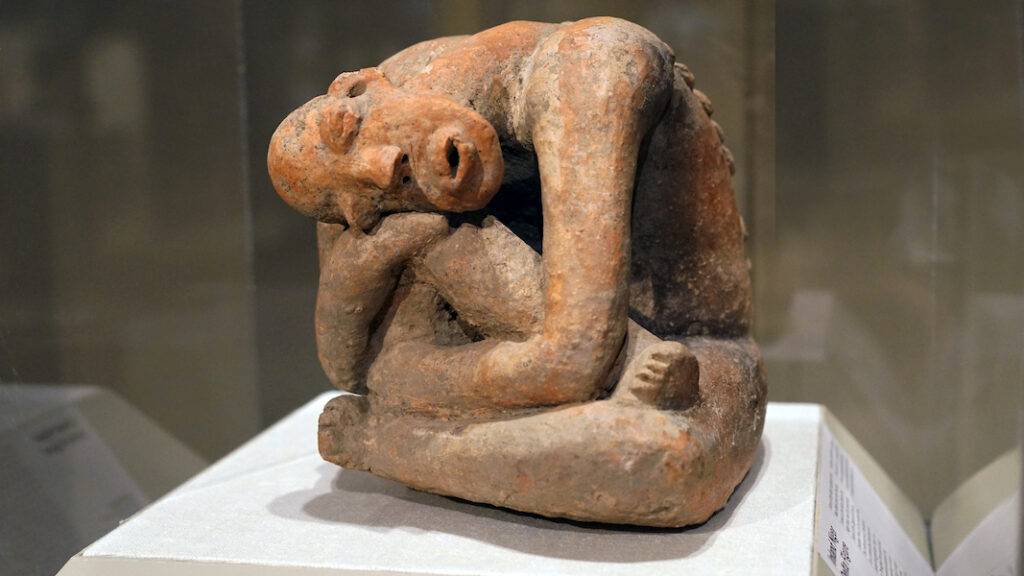 Sculpturile antice indică expresii universale ale sentimentelor umane care au rezistat în timp