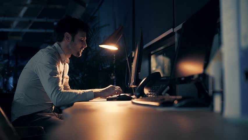 Motive pentru care nu trebuie să te trezești dimineața ca să fii productiv. Orele sunt doar o formalitate