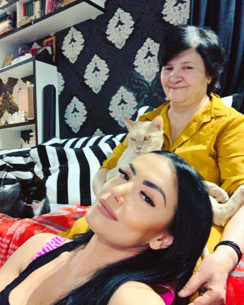 Andreea Mantea vorbește despre mama ei în noua emisiune pe care o prezintă