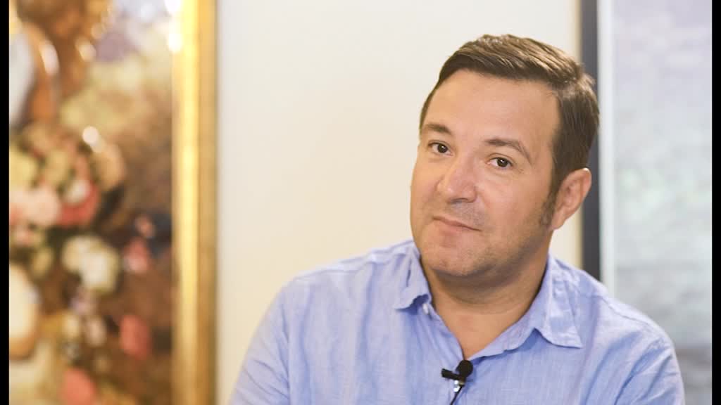 Daniel Buzdugan se mândrește cu soția sa. Sunt căsătoriți de 17 ani, însă o iubește pe Monica ca la început:  „Mi-e la fel de dragă..”