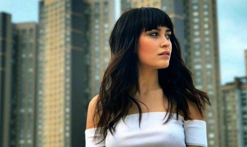 Irina Rimes vorbește despre greutățile din viața sa. Când s-a mutat la București, era doar o tânără modestă