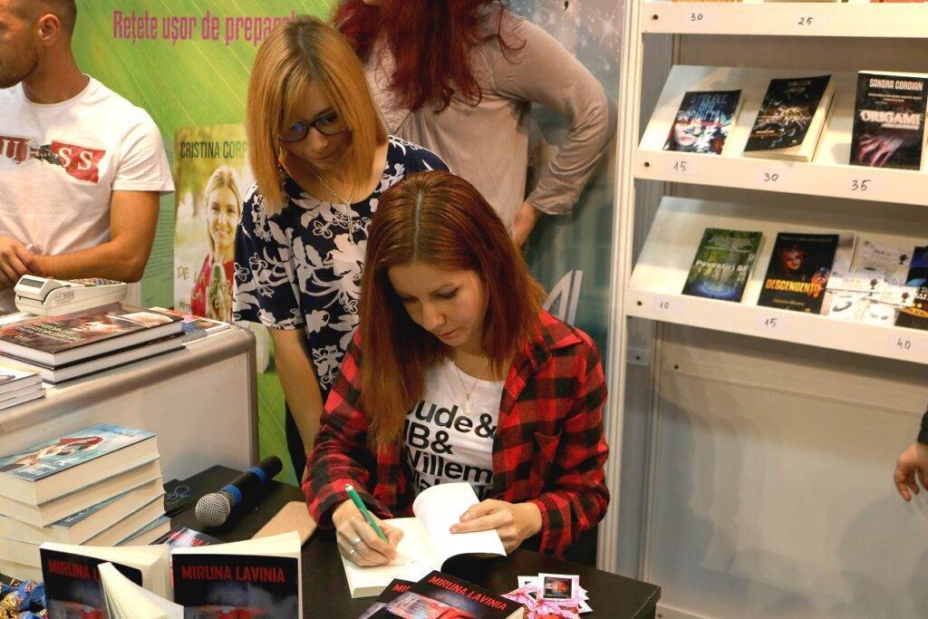 Miruna Lavinia, Decolorat și Andrei Straja - două romane