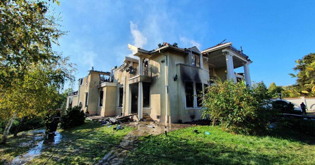 Fosta casă a lui Irinel Columbeanu a ars timp de 12 ore weekendul acesta