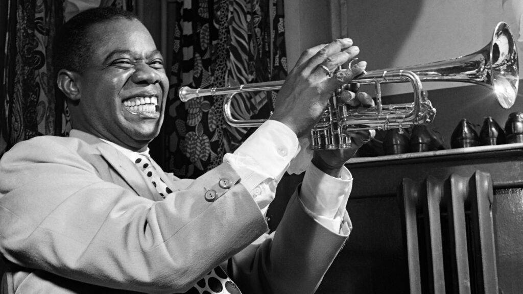 Louis Armstrong, bărbatul de culoare care a revoluționat lumea Jazz-ului