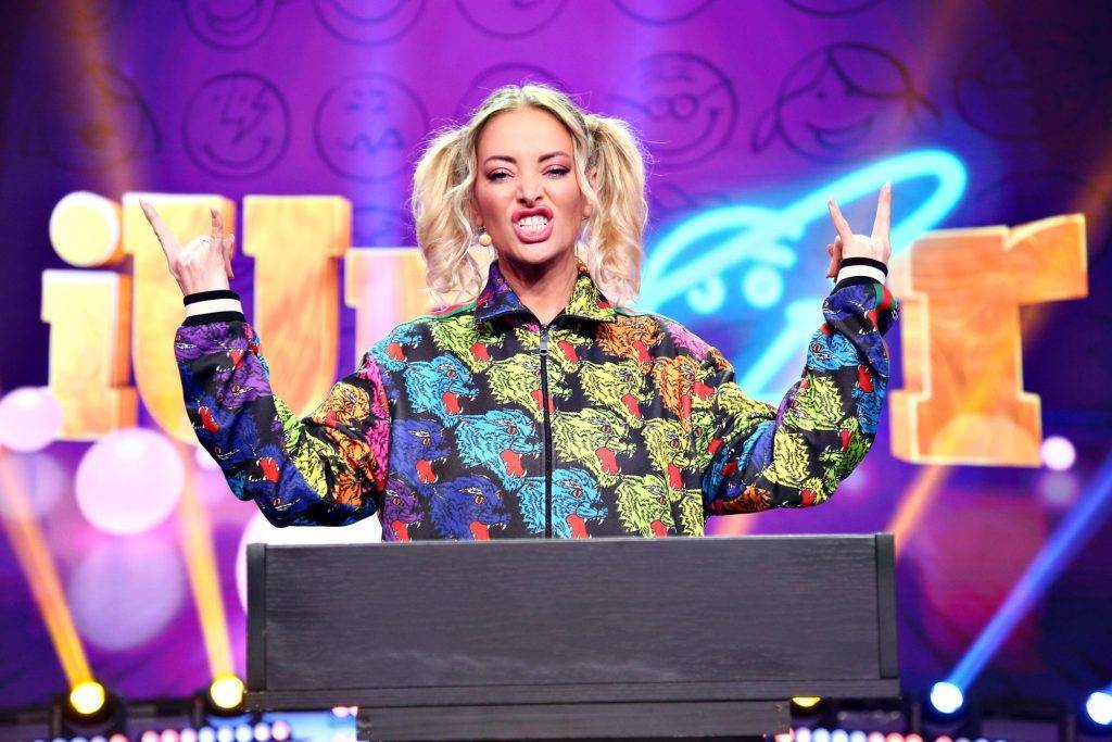 Delia a fost surprinsă duminică seara la iUmor. Un bărbat cunoscut i-a declarat că o iubește din copilărie