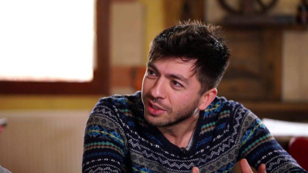 Multă lume îl urmărește pe Facebook sau pe Youtube, dar puțini știu cine este Mircea Bravo cu adevărat