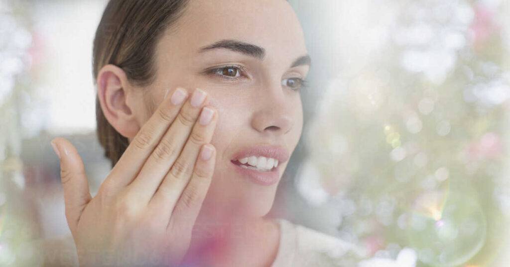 Obiceiuri de îngrijire a pielii de care ai nevoie în 2021