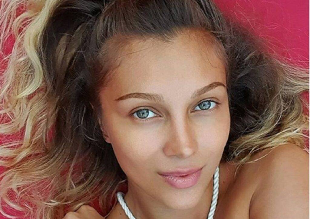 Lora încă suferă după moartea mamei sale. Ce are de spus artista despre situația prin care trece?