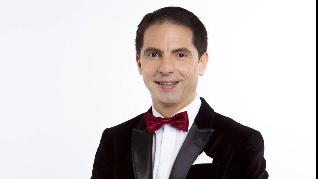 Dan Negru împlinește astăzi frumoasa vârstă de 50 de ani! Prezentatorul sărbătorește departe de casă