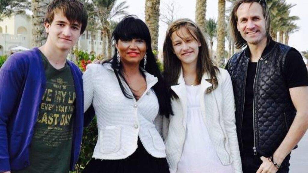 Larisa vorbește despre viața sa după despărțirea de Alin Oprea. Are o afacere bănoasă în Londra