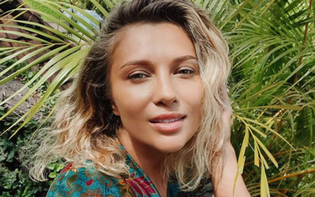 Lora a trecut printr-un lung șir de drame de-a lungul vieții! La ce încercări a fost supusă femeia?