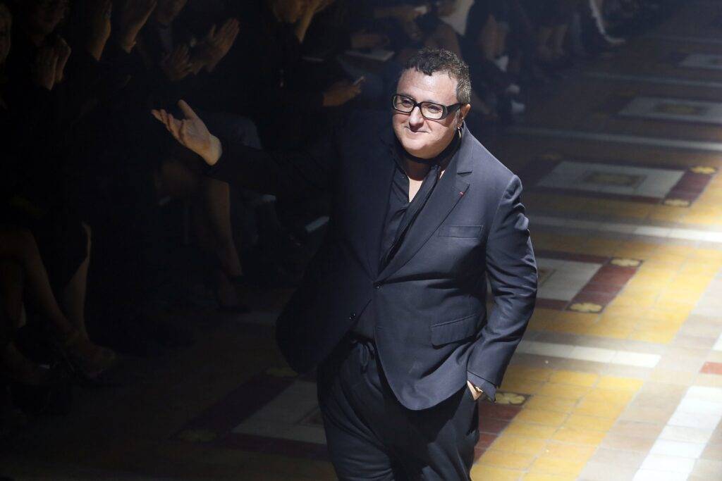 Lumea modei este din nou în doliu! Alber Elbaz, celebrul designer de modă, și-a dat ieri ultima suflare