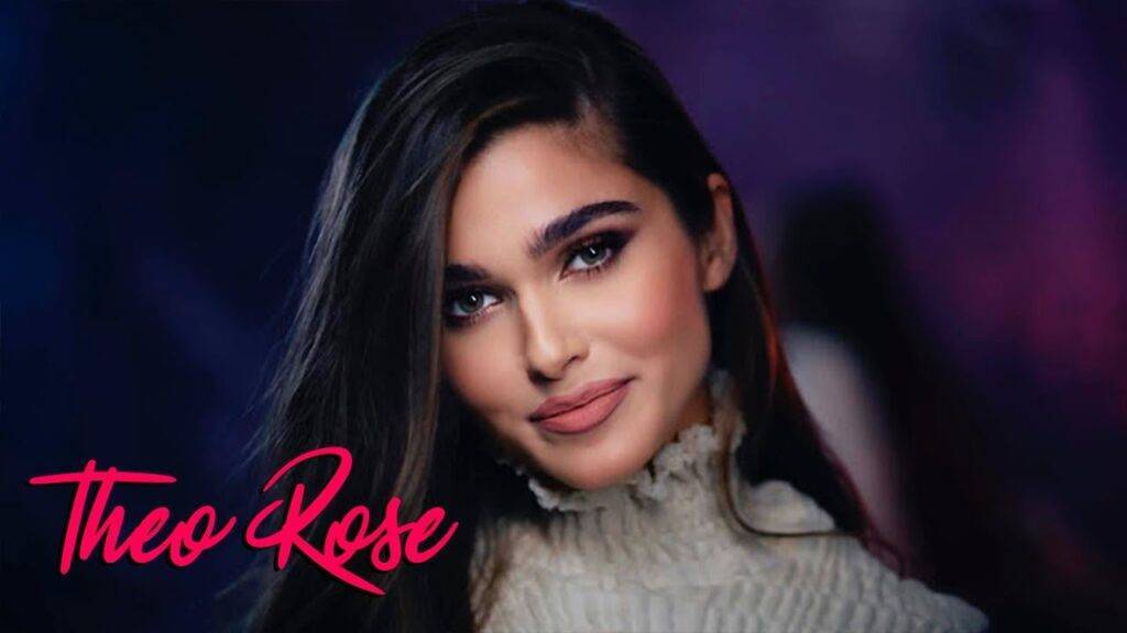 Theo Rose mai hotărâtă ca niciodată să strângă bani! Ce vrea artista să își cumpere din banii economisiți?