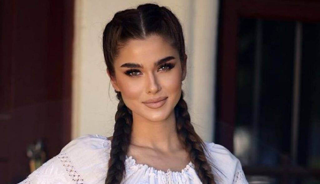 Theo Rose și începuturile muzicale! Cum a ajuns artista să cânte muzică de petrecere?