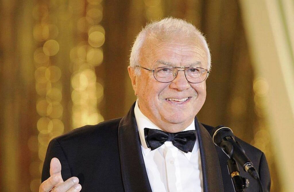 Alexandru Arșinel a fost externat și a vorbit despre virusul care i-a amenințat viața. Vaccinul l-a salvat