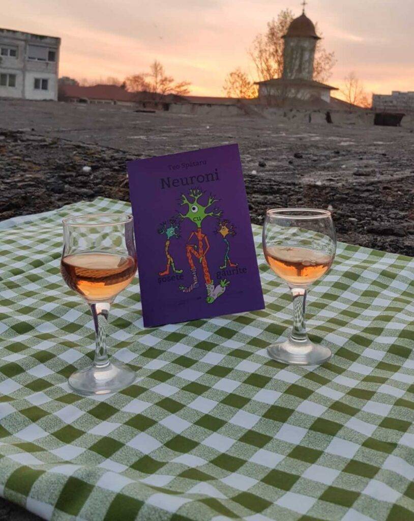 Teo Spătaru, Neuroni cu șosete găurite