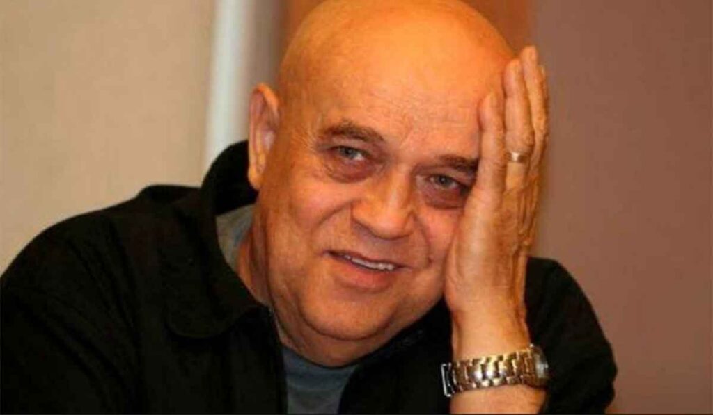 Benone Sinulescu a ajuns acasă, după două săptămâni de spitalizare.Medicii sunt îngrijorați pentru sănătatea sa