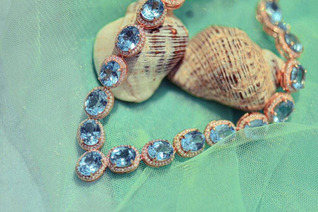 Bijuterii pe care le poți purta vara aceasta și care îți vor oferi un plus de eleganță și strălucire