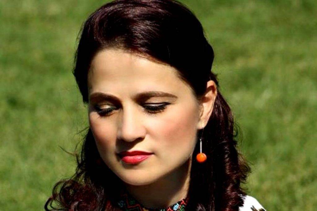 Nicoleta Voicu simte că nu mai scapă de probleme! Artista este pe cale să își piardă casa