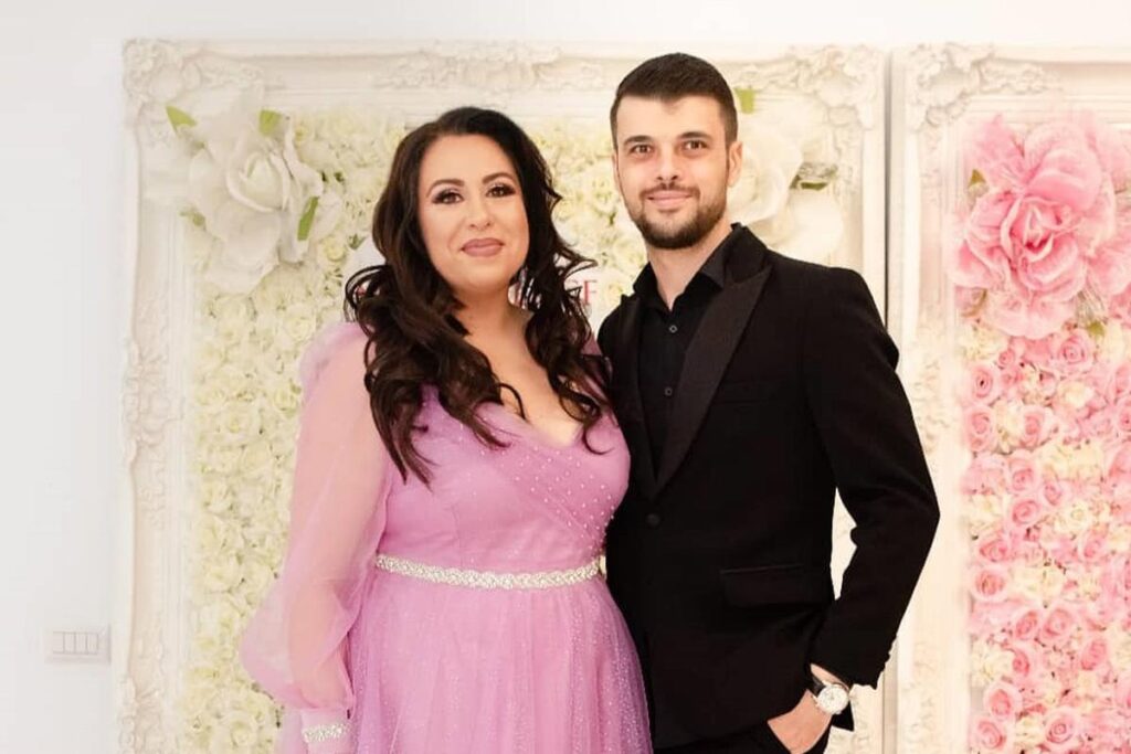 Oana Roman și Marius Elisei au din nou planuri de nuntă. Cei doi încă își poartă verighetele