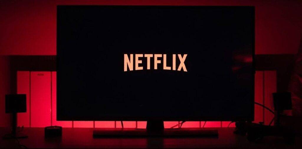 Cele mai bune idei de filme sau seriale de urmărit în luna august, pe Netflix