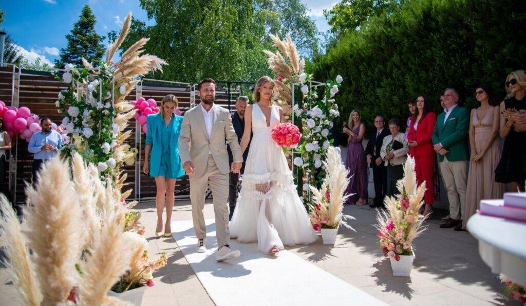 Gabrilea Prisăcariu, soția lui Dani Oțil, pe ultima sută de metri cu sarcina. Cum arată mămica în a noua lună