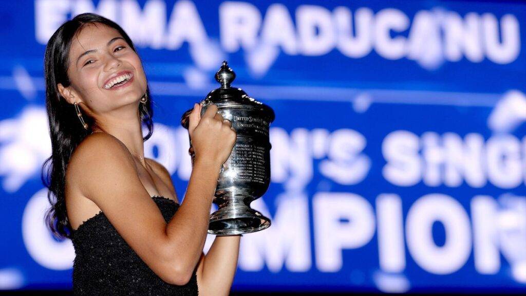Emma Răducanu, de la US Open, direct pe covorul roșu de la Met Gala. Ce ținută a avut tânăra care a făcut istorie