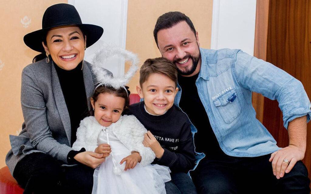 Cătălin și Andra Măruță scot bani frumoși din buzunar pentru școala celor doi copii. Cât costă taxa anuală la școala lor