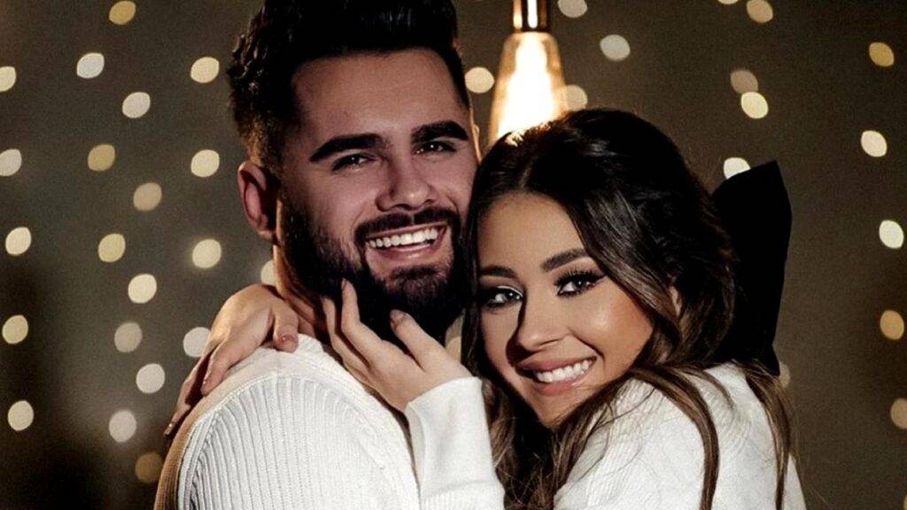 Ce ținută a ales Nicole Cherry să poarte pe covorul roșu. Apariție de senzație într-o rochie ca turnată pe ea