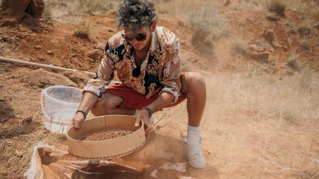 Cuza de la „Noaptea Târziu” și concurent la „Asia Express” a semnat acum un nou contract de colaborare. Iată și cu cine