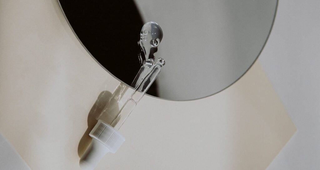 Rutina de îngrijire a tenului de zi cu zi pe care nicio femeie nu trebuie să o rateze