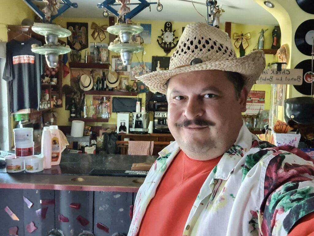 Unde a lucrat Mihai Bobonete, înainte de a ajunge celebru