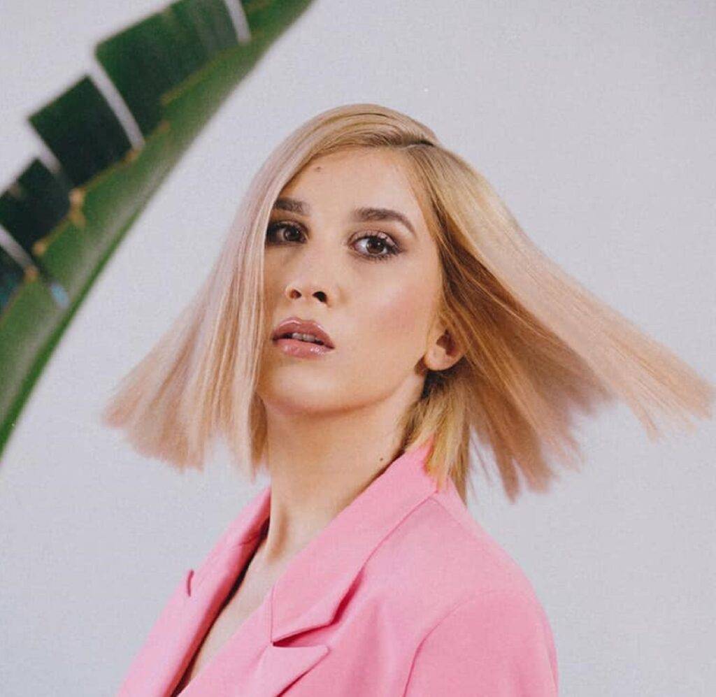 „Nu plec nicăieri fără injecție. Din fericire, nu am fost nevoită să o folosesc nicodată în acest an, de când s-a declanșat. Însă, sunt cu medicamentele. Cum simt că mi se umflă fața sau îmi apar pe mine una alta, iau pastila și, oricum, o iau în fiecare zi să previn apariția.(...) Când ai angioderm, adică ai un edem în gât, nu este o senzație pe care ți-o induci tu psihic, este real.”, a declarat Adda la Antena Stars.