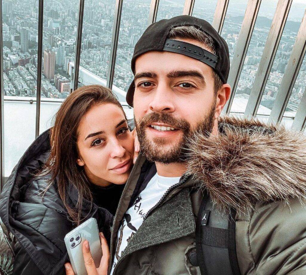 Speak, adevăratul motiv pentru care nu vrea să-și ia propria casă. El și Ștefania se chinuie în chirie