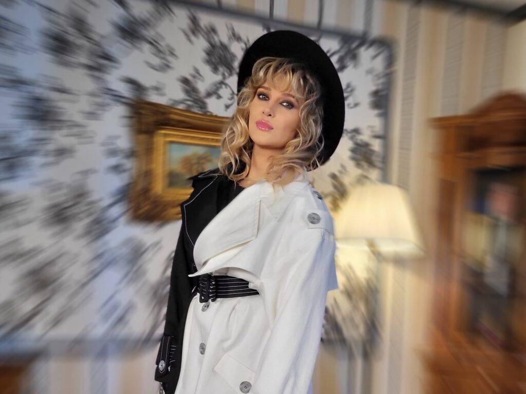 Lora a luat o decizie care îi va schimba viața! Fanii au felicitat-o imediat