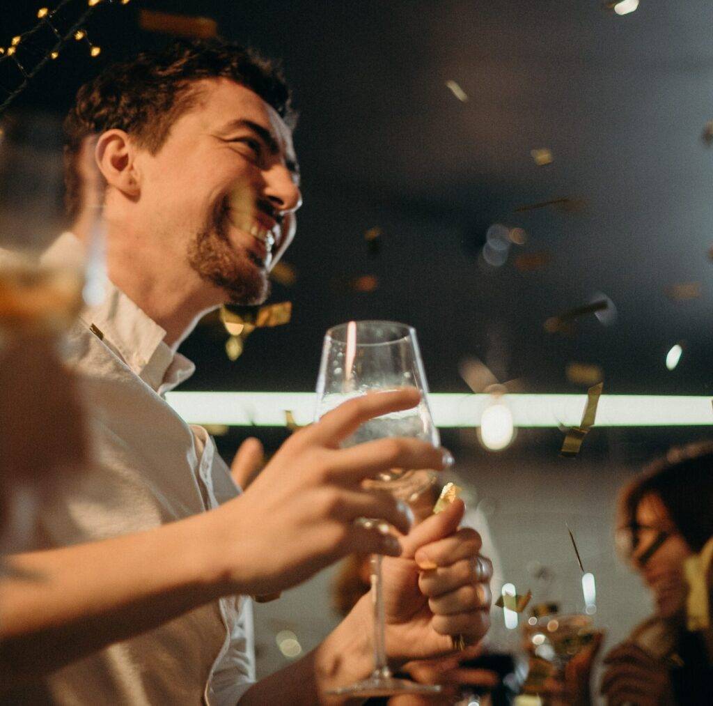 3 idei perfecte pentru ținutele bărbătești din noaptea de Revelion