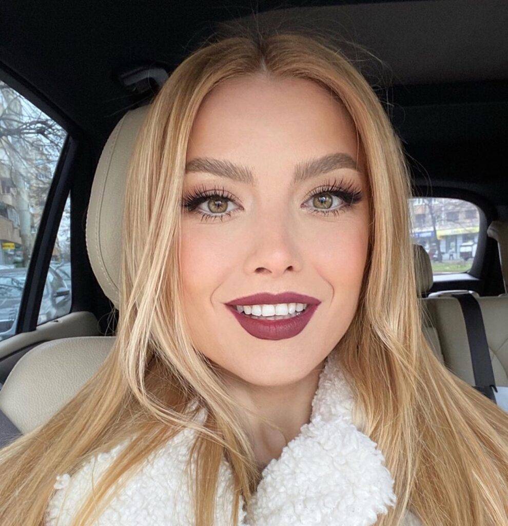 Elena Gheorghe, surpriză de Crăciun pentru toți fanii ei! Ultimele pregătiri pentru filmarea videoclipului