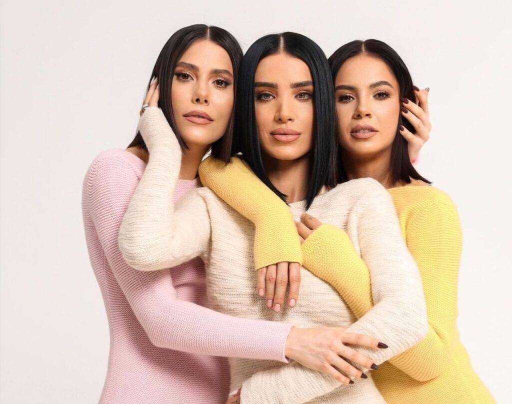 Adelina Pestrițu militează pentru suportul și ajutorul femeilor pentru alte femei. Mesajul transmis în social media