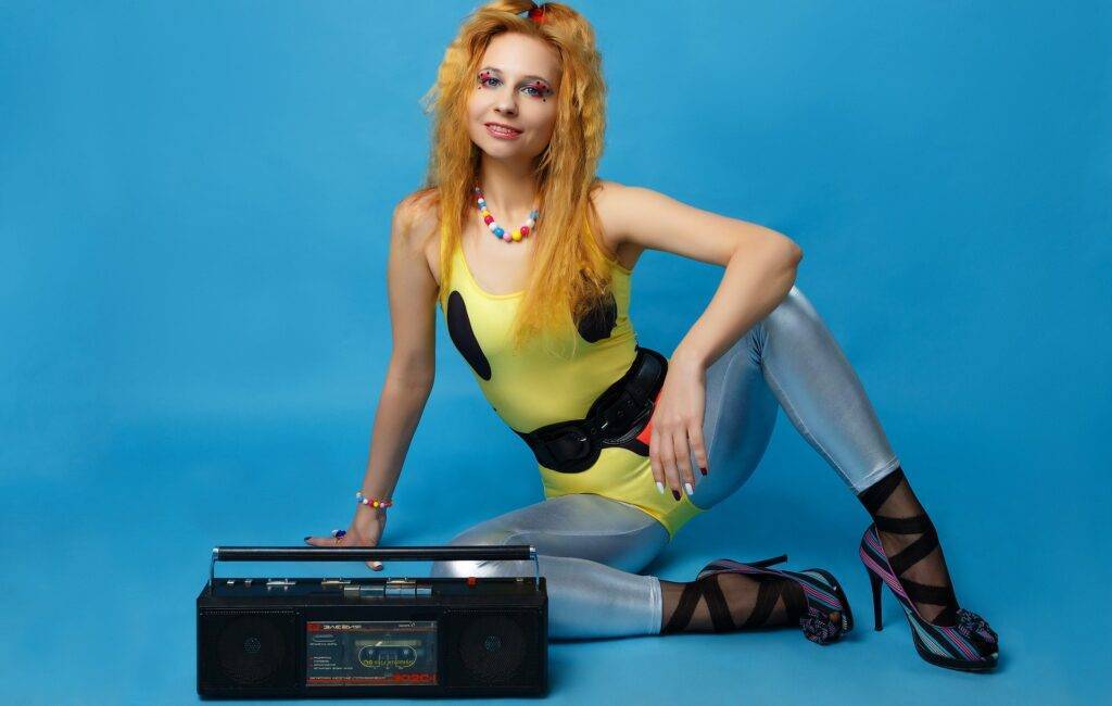 Amintiri despre moda anilor '80 - elementele vestimentare favorite ale unei decade atât de iubite