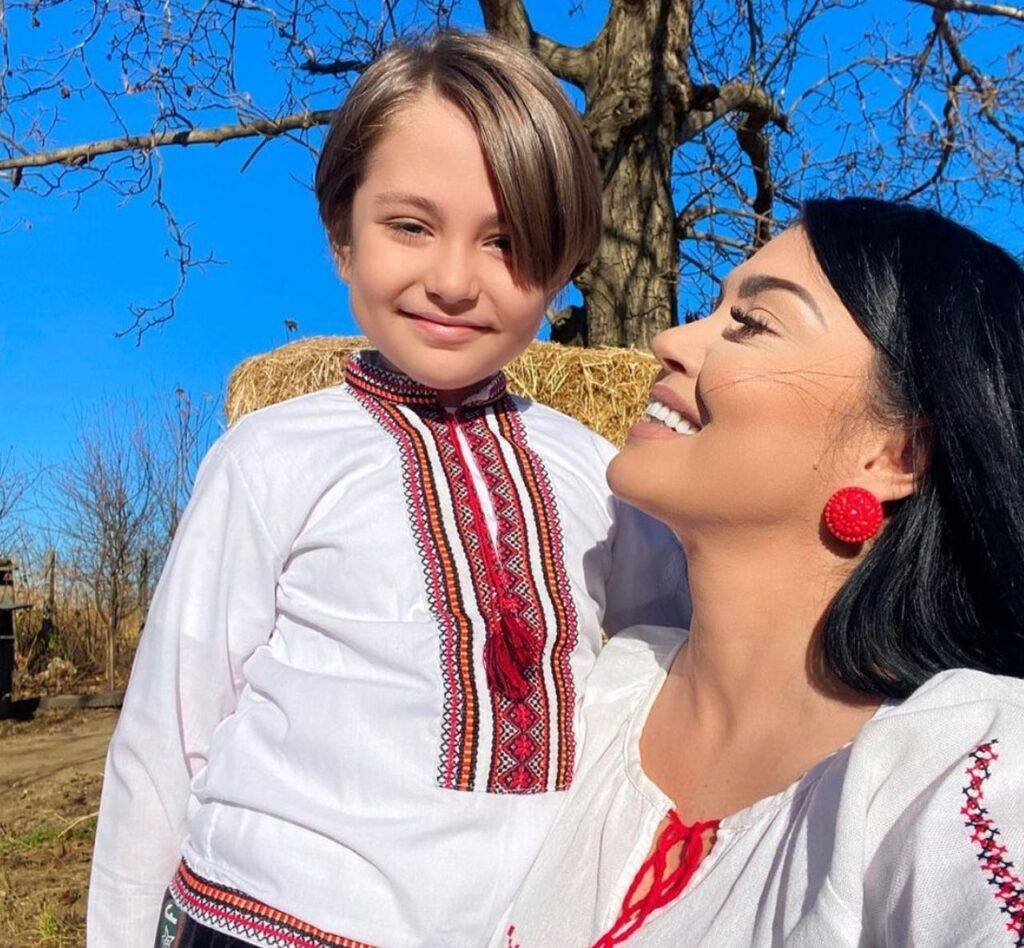 Andreea Mantea își descrie copilul ca fiind exagerat de bun în unele situații. Ce a făcut micuțul la școală