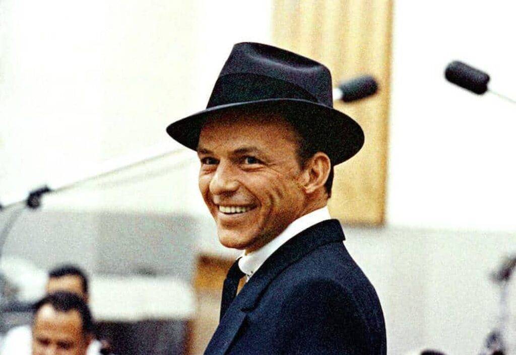 Astăzi ar fi fost ziua legendarului Frank Sinatra. Povestea unei figuri emblematice, un adevărat simbol al culturii