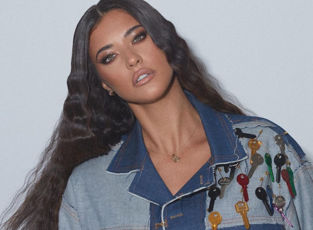 Ce părere are Antonia despre faptul că lumea o judecă fără să cunoască adevărul înainte