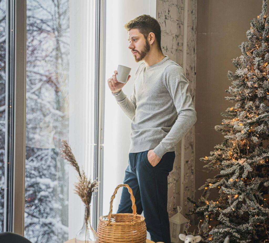 Idei de ținute bărbătești perfecte pentru zilele de Crăciun, în funcție de eveniment