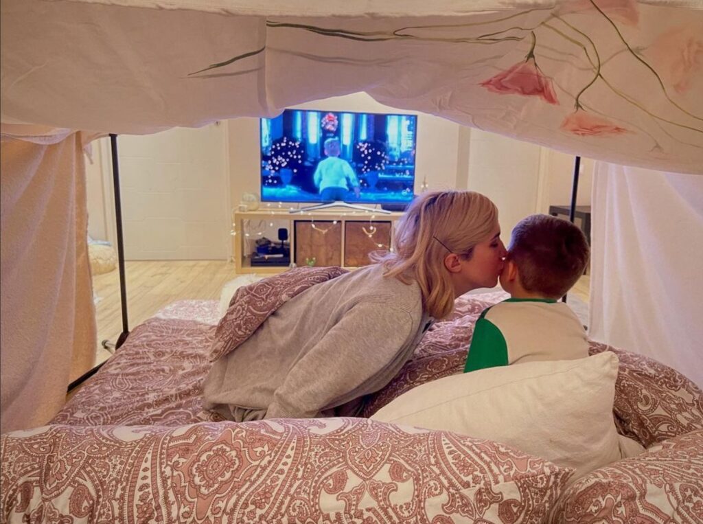 Imagini rare cu Adda din perioada copilăriei și alături de părinții ei. Cum arăta când era de vârsta fiului ei