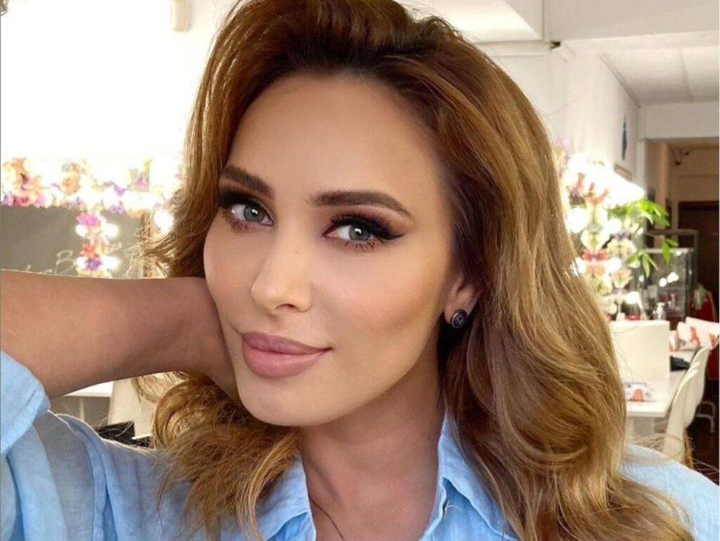 Iulia Vântur nu este în România astăzi, de 1 Decembrie, dar transmite gânduri frumoase și patriotice tocmai din India