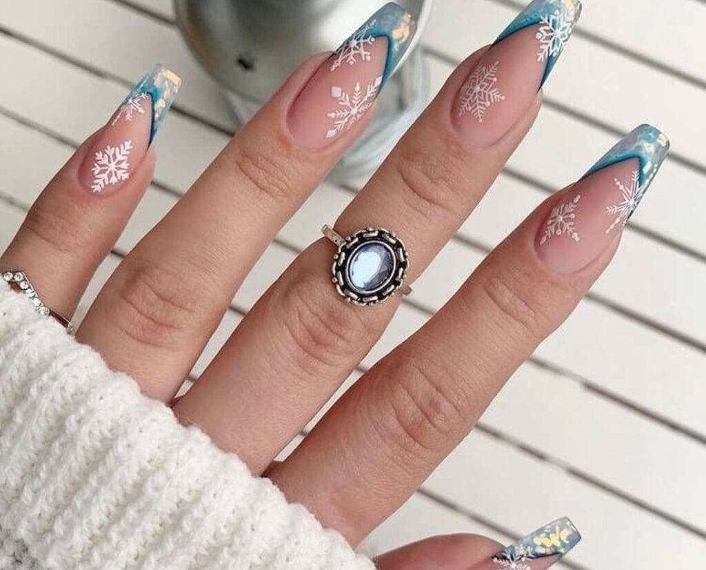 Modelele și culorile preferate pentru manichiura din noaptea trecerii dintre ani. Idei pentru doamne și domnișoare