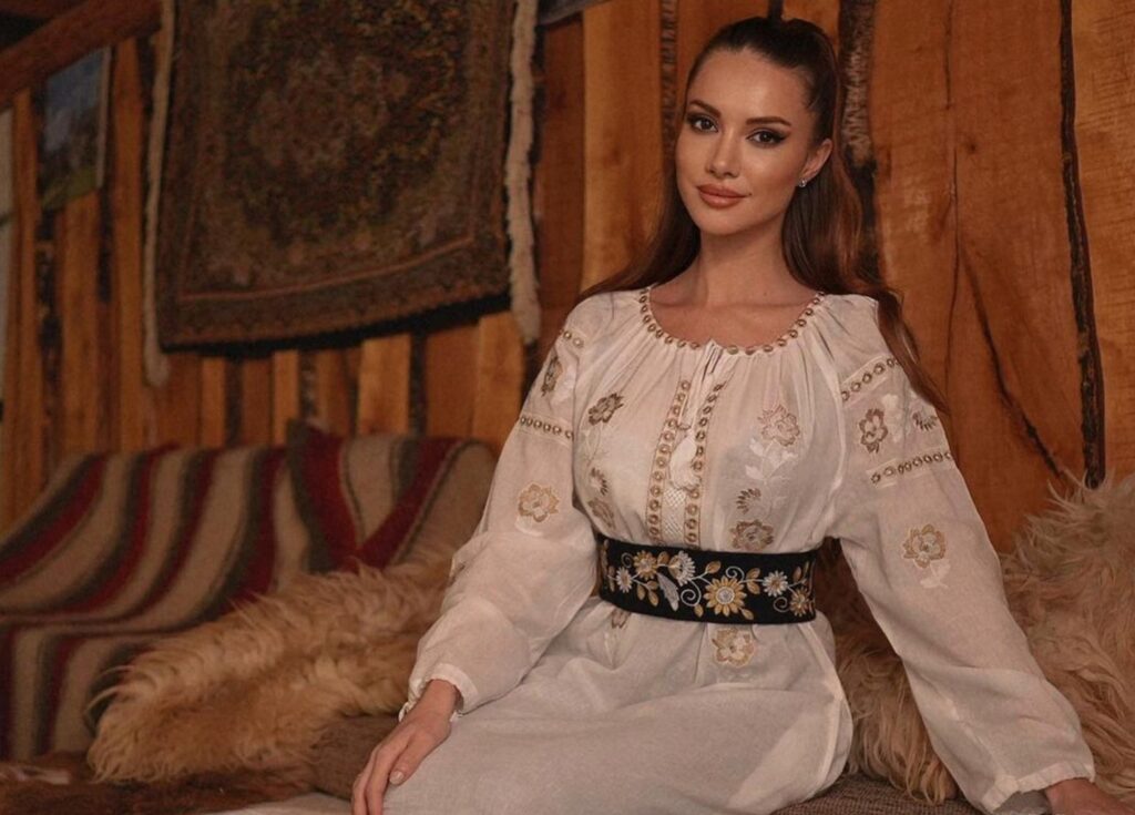 Otilia Bilionera petrecere Revelionul la Botoșani, alături de familie, și este foarte fericită că poate sta acasă
