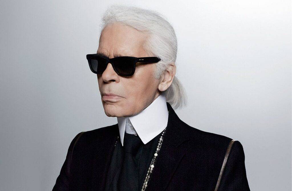 Viața și cariera lui Karl Lagerfeld, personajul complex din lumea modei, asociat cu nume mari, precum Chanel și Fendi