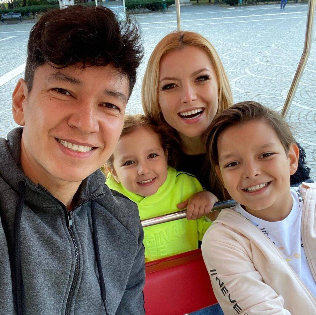 Cum și-a convins Elena Gheorghe copiii că Moș Nicolae există! Ea nu le-ar fi dăruit niciodată aceste cadouri