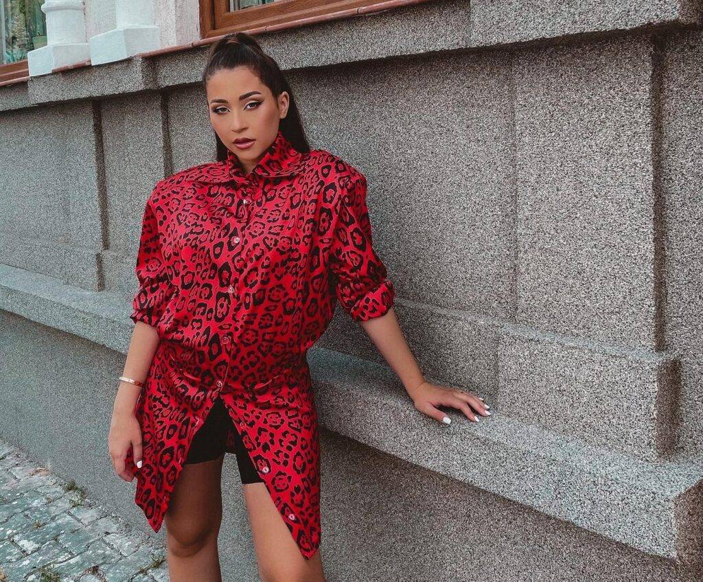 Cum a reușit Nicole Cherry să treacă de la mărimea M la mărimea S, la aproape trei săptămâni după ce născut